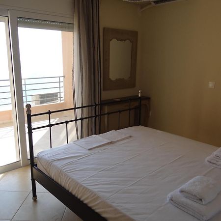 Aperanto House Paralia Loutsas Chambre photo