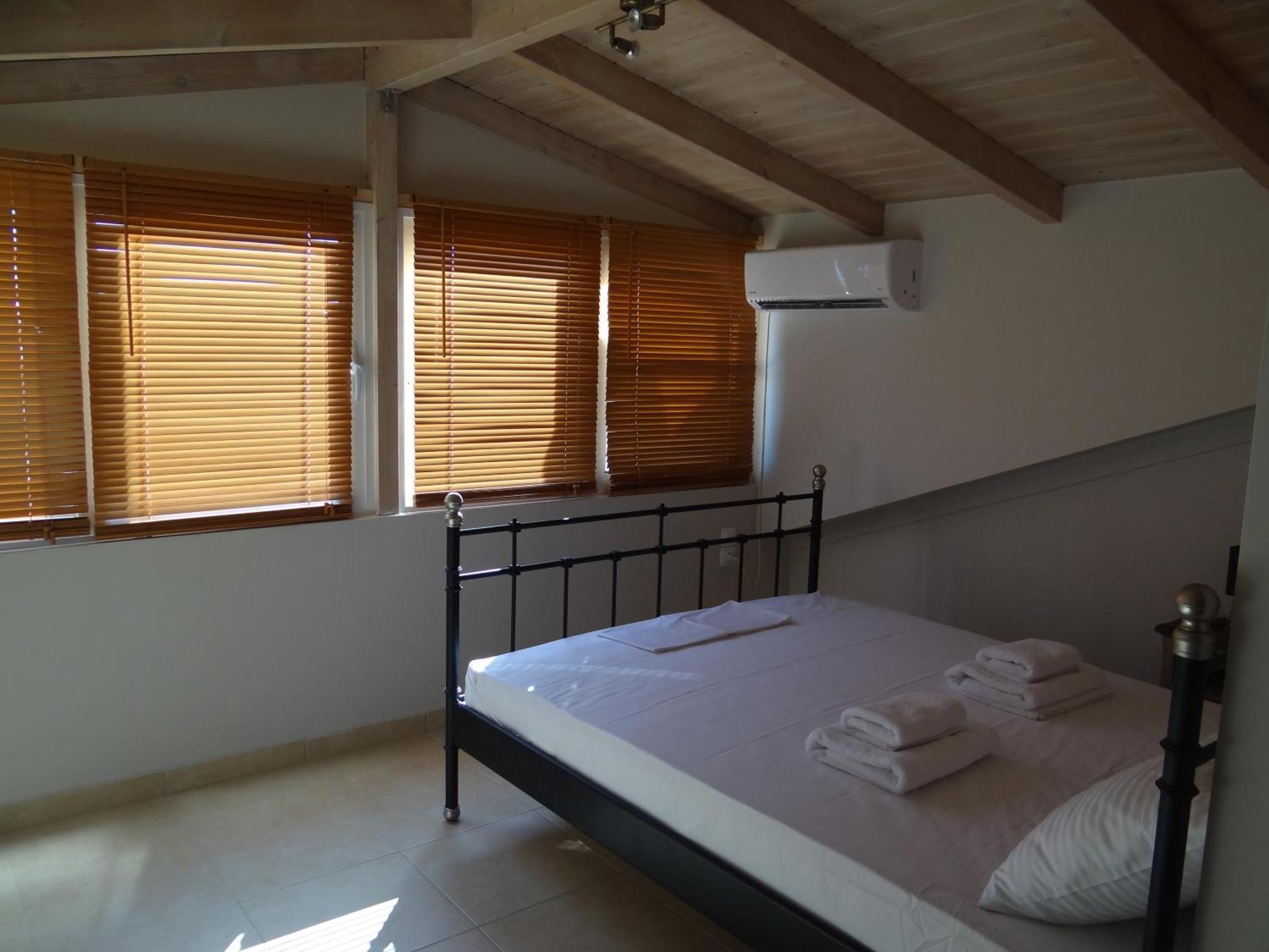 Aperanto House Paralia Loutsas Chambre photo