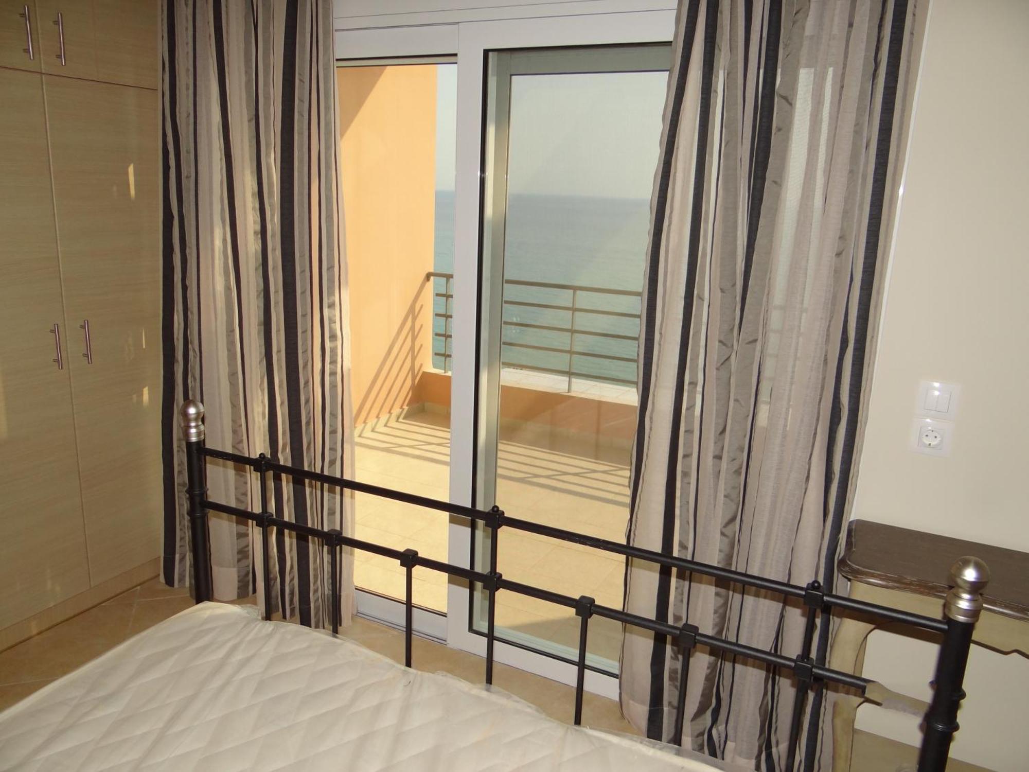 Aperanto House Paralia Loutsas Chambre photo