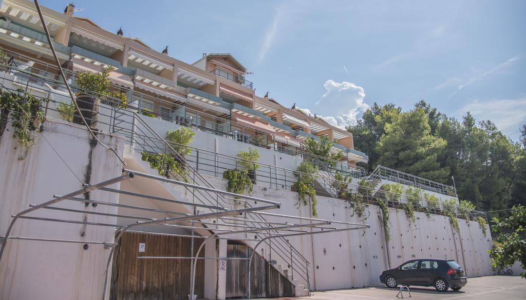 Aperanto House Paralia Loutsas Extérieur photo